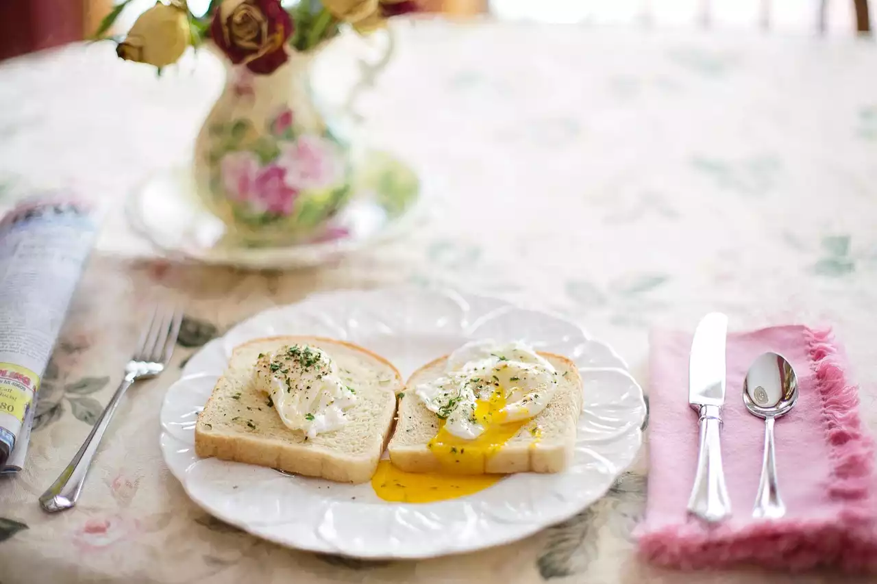 Pomysły na bezglutenowy brunch dla osób z ograniczeniami dietetycznymi